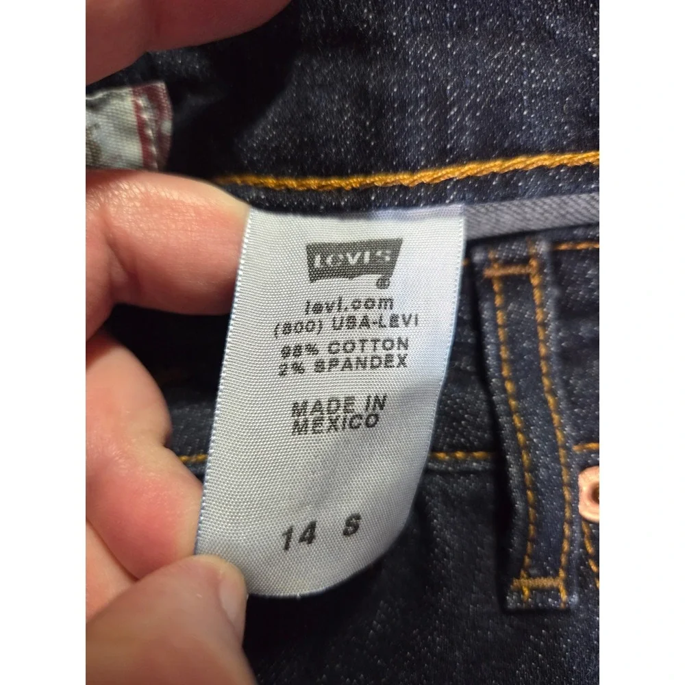 Levis opening silhouette waist